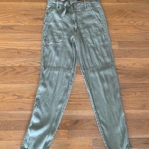 American Eagle Tapered Leg Linen Pant